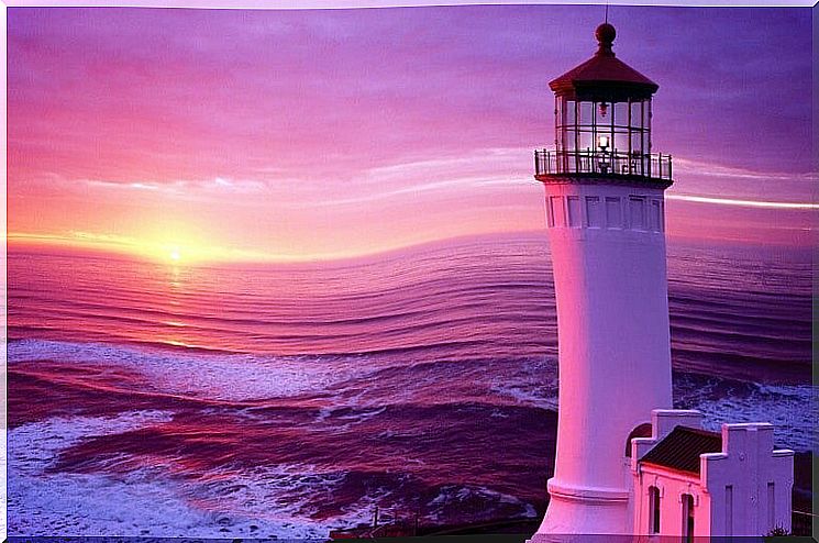 lighthouse-sunset