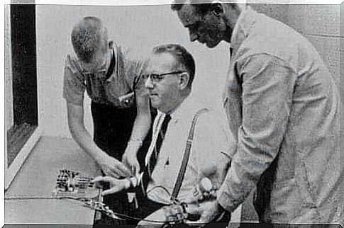 Milgram experiment electrodes