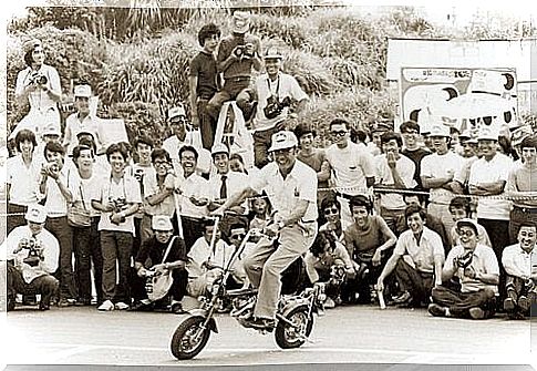 Soichiro Honda with his team