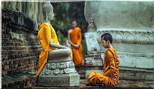 Child in front of Buddha